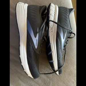 New! Brooks signal 2 running sneaker